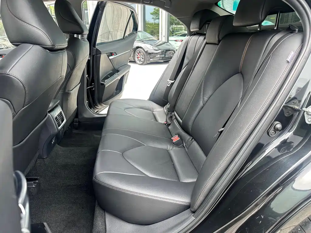 Toyota Camry 2022 — фото 10