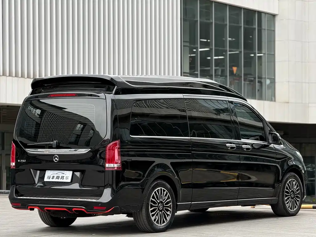 Mercedes-Benz V-Class 2019 — фото 17