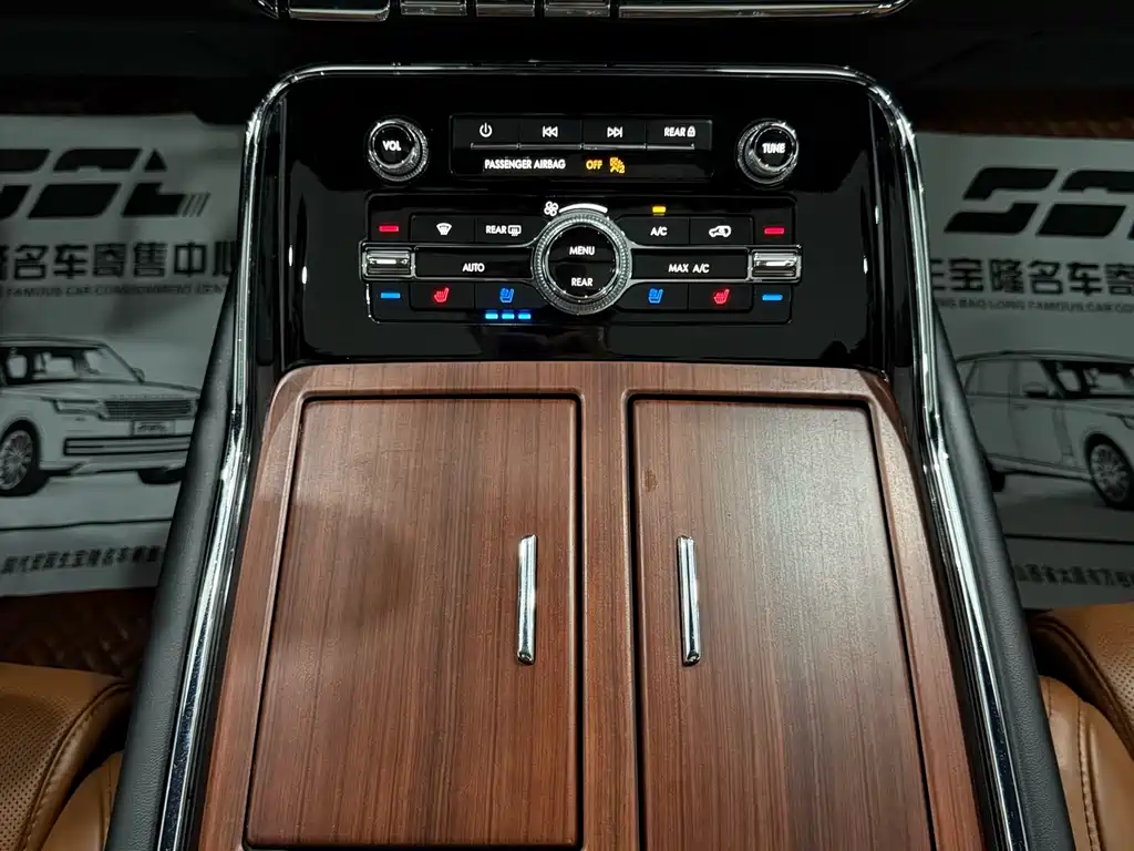 Lincoln Navigator 2021 — фото 29