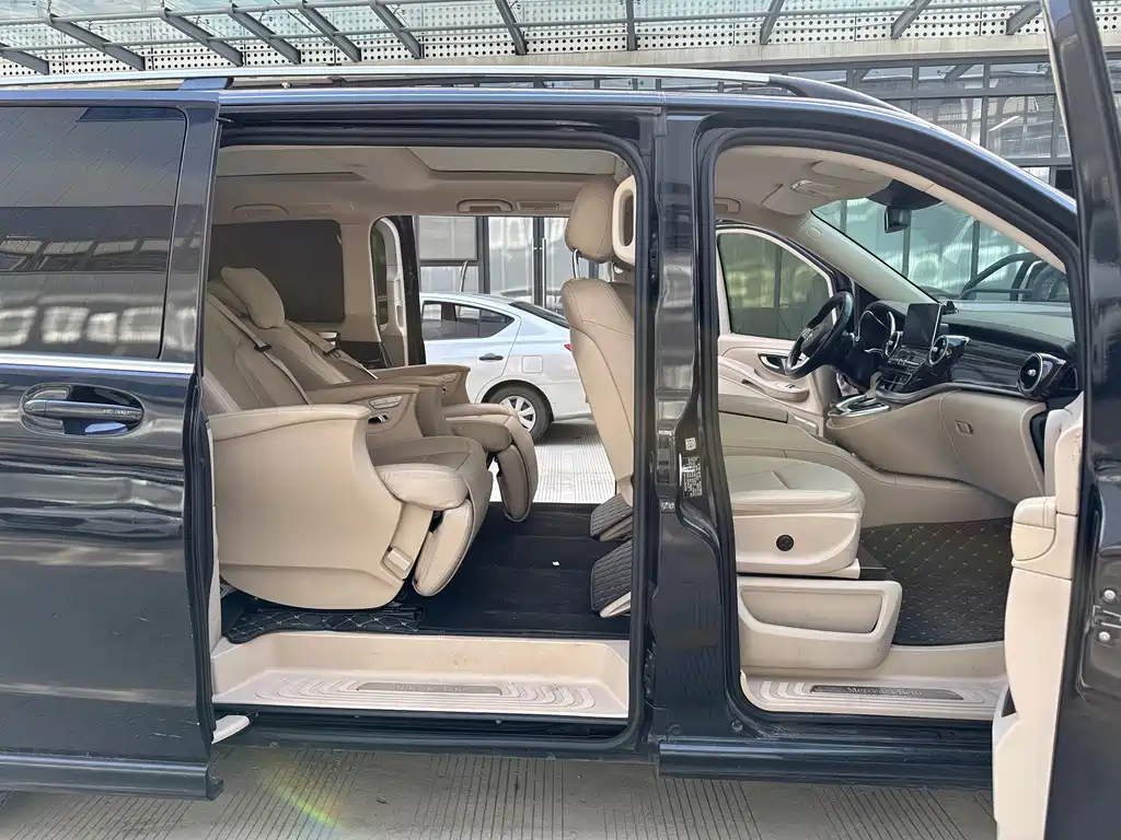Mercedes-Benz V-Class 2019 — фото 14