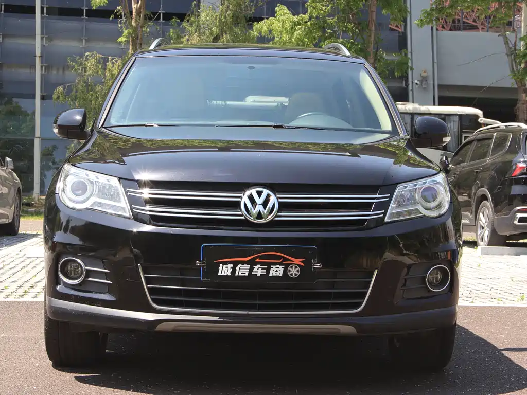 Volkswagen Tiguan 2012 — фото 2
