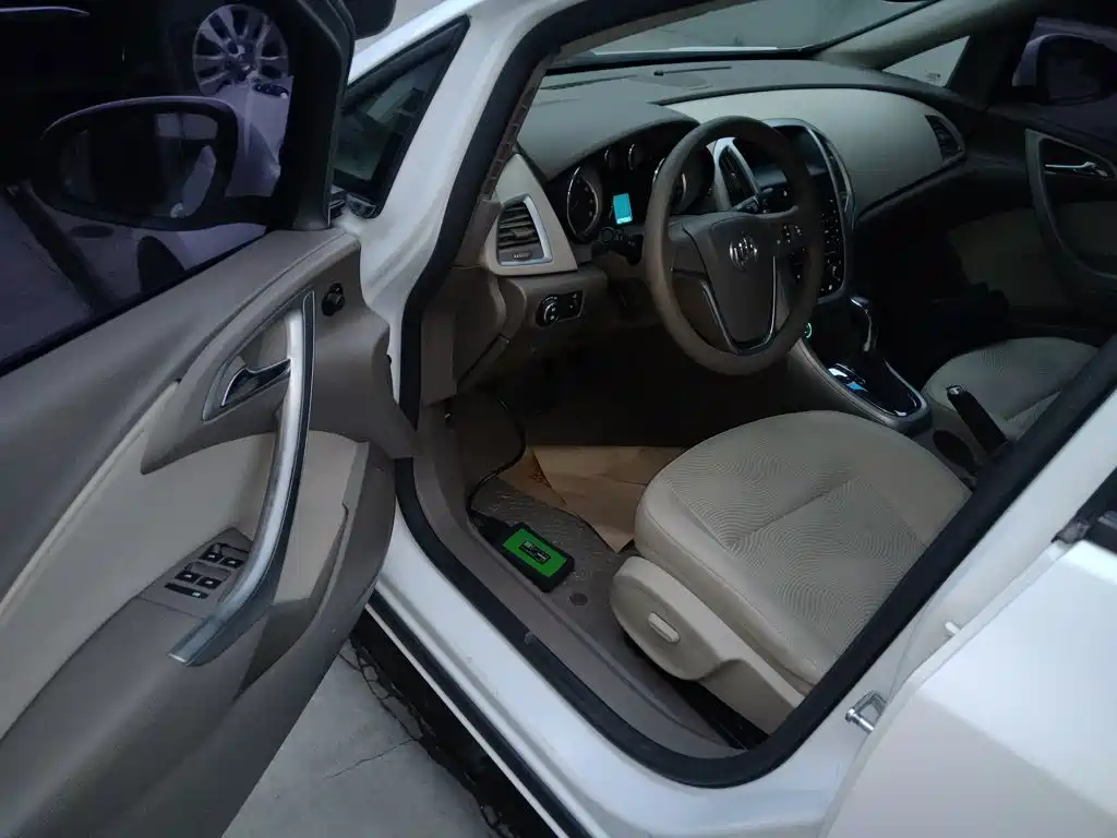 Buick Excelle 2014 — фото 12