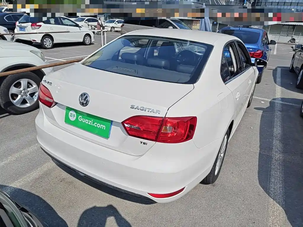 Volkswagen Sagitar 2015