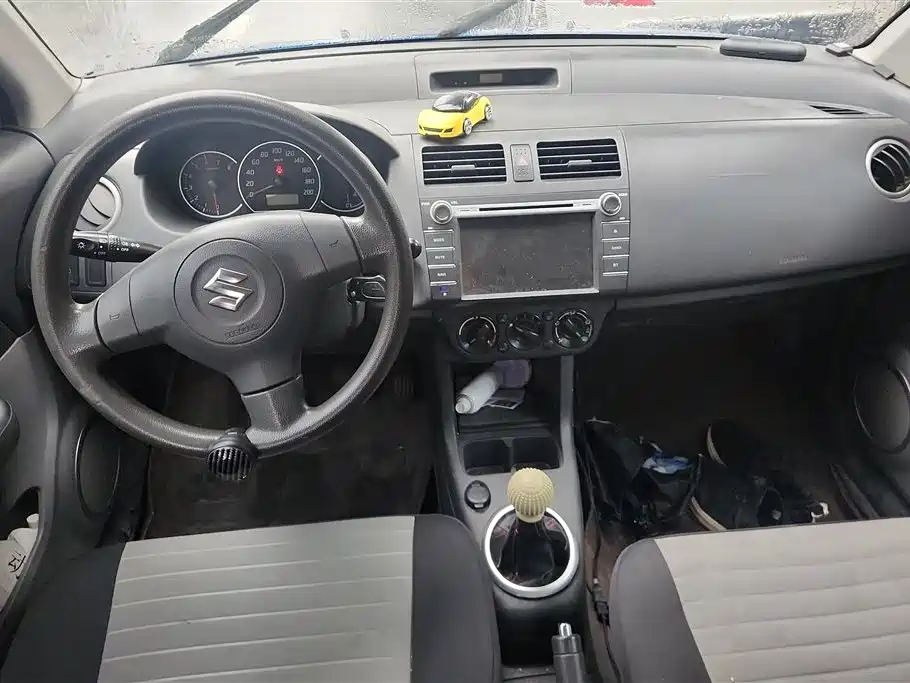 Suzuki Swift 2013 — фото 12
