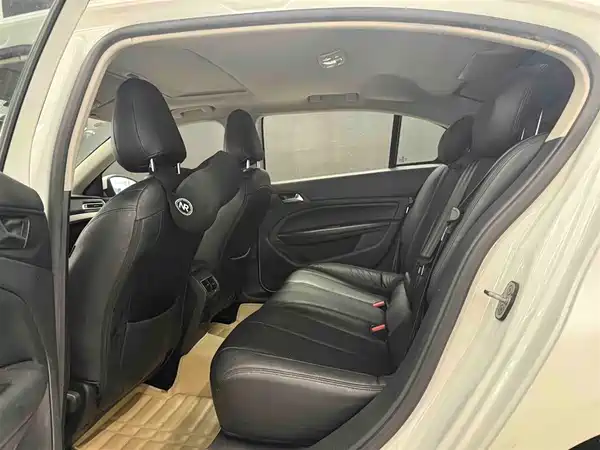 Peugeot 408 2016