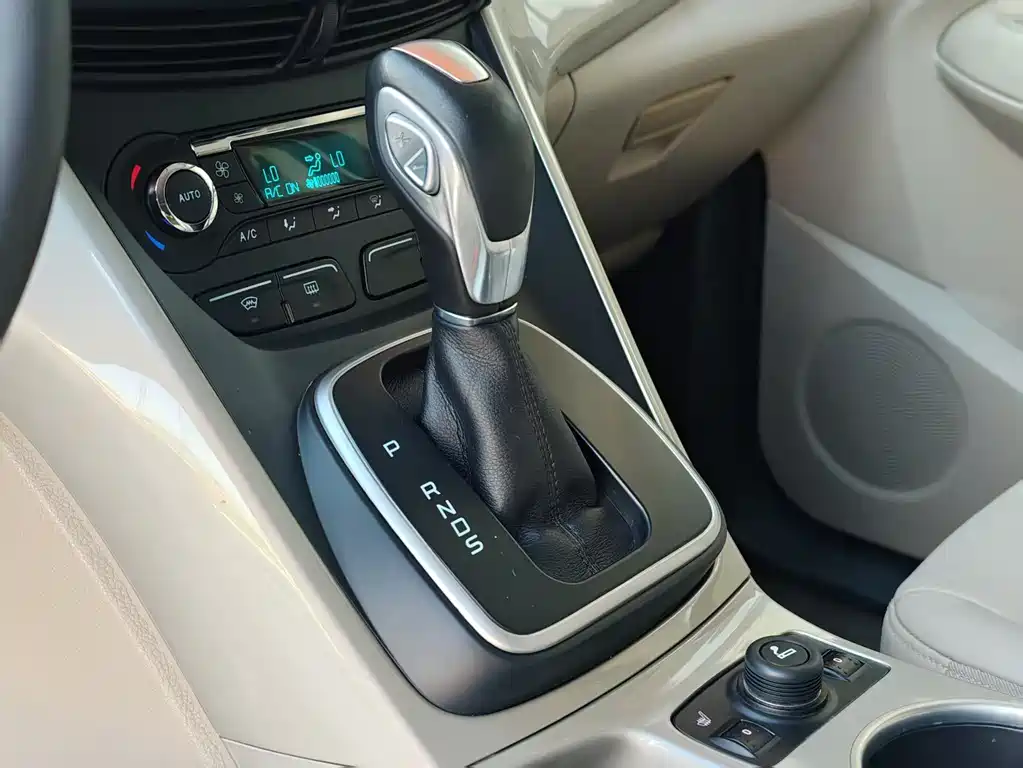 Ford Kuga 2014 — фото 11