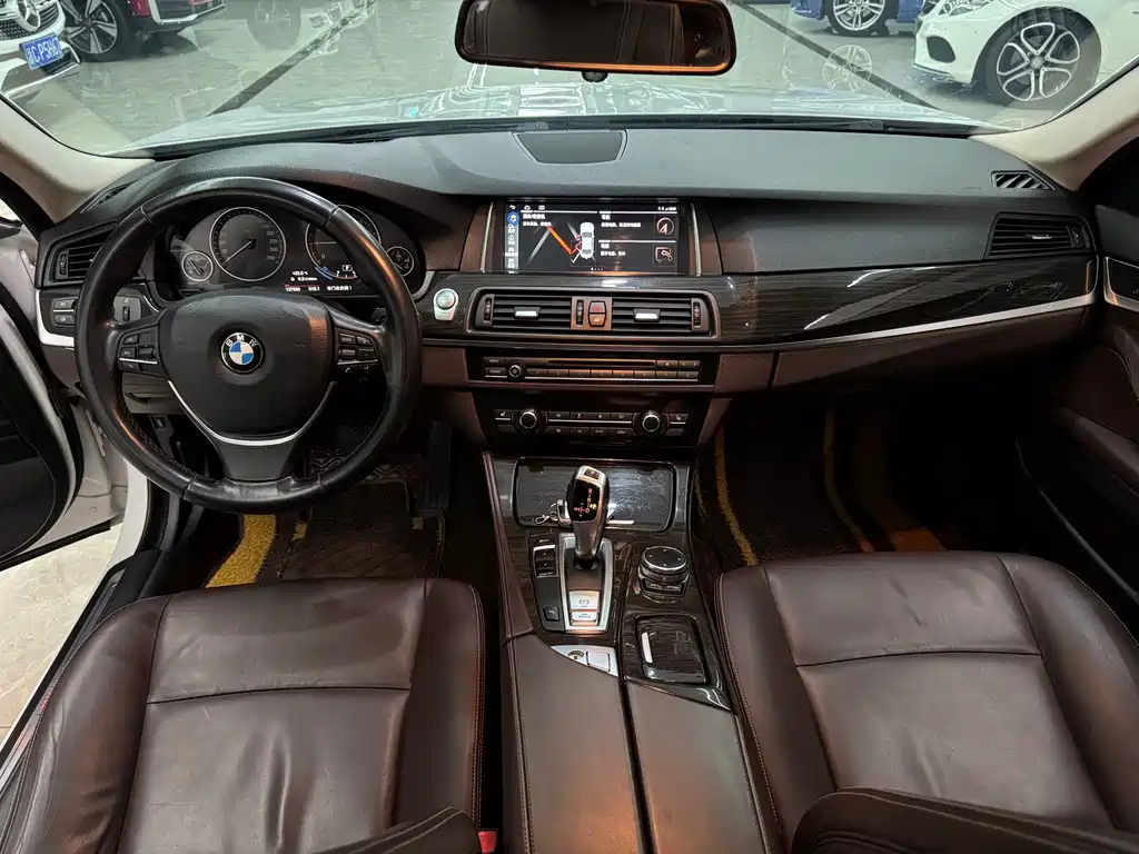 BMW 5 Series 2016 — фото 12