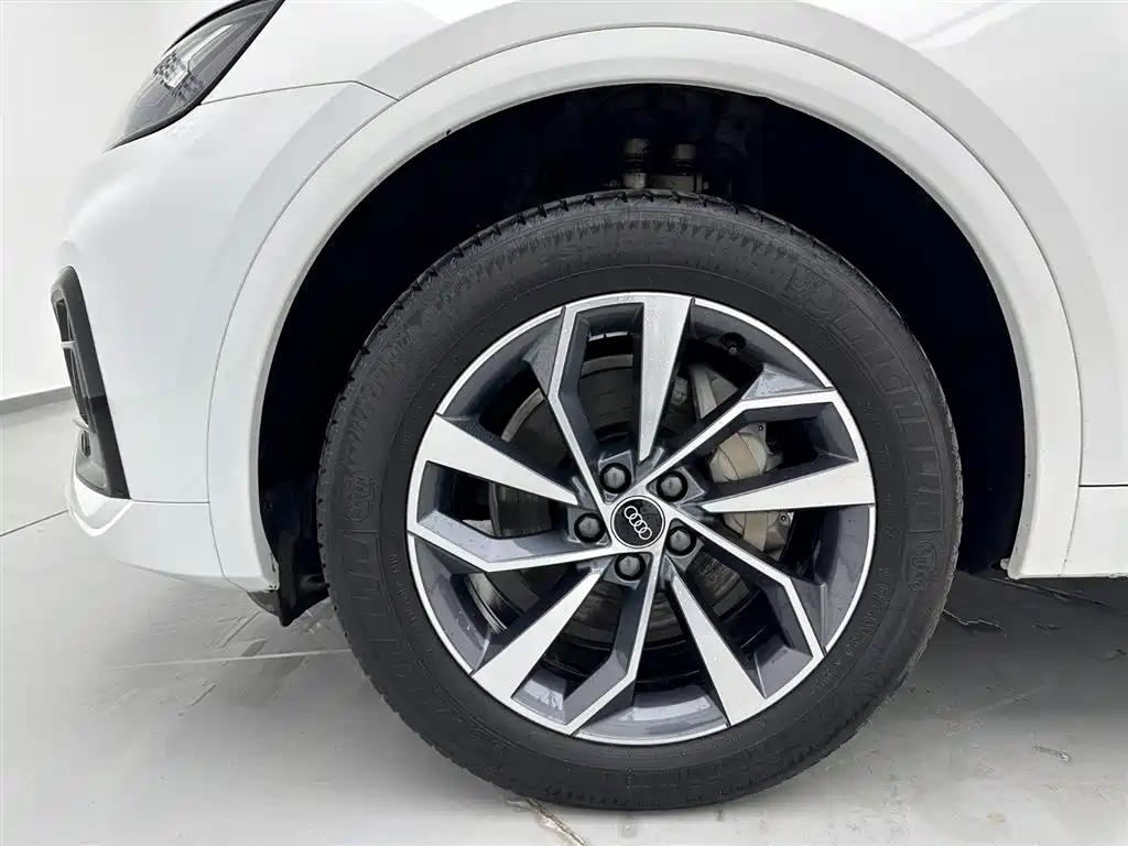Audi Q5L 2023 — фото 29