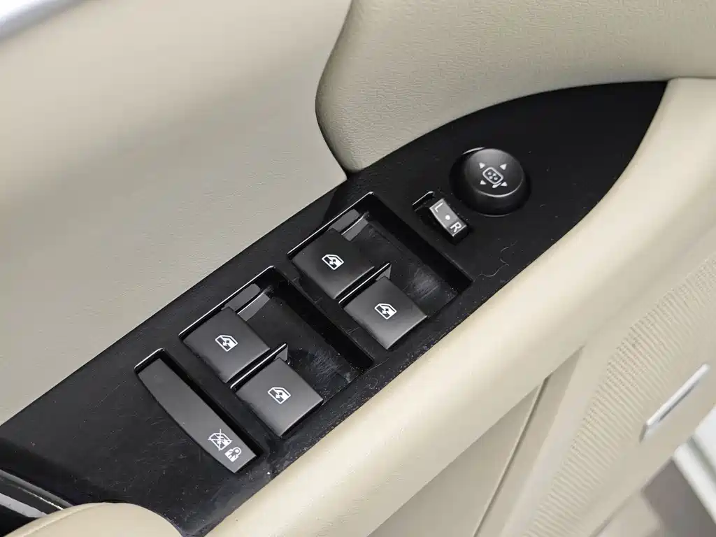 Cadillac XTS 2015 — фото 10