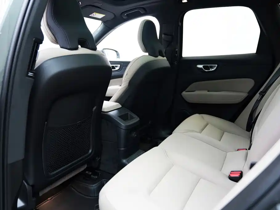 Volvo XC60 Plug-In Hybrid 2025 — фото 14