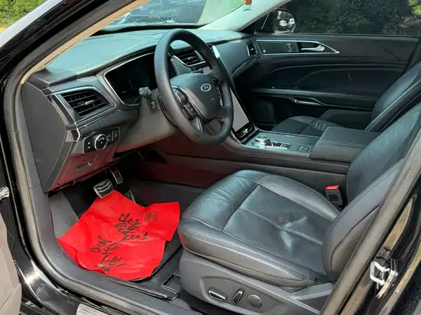 Ford Taurus 2020