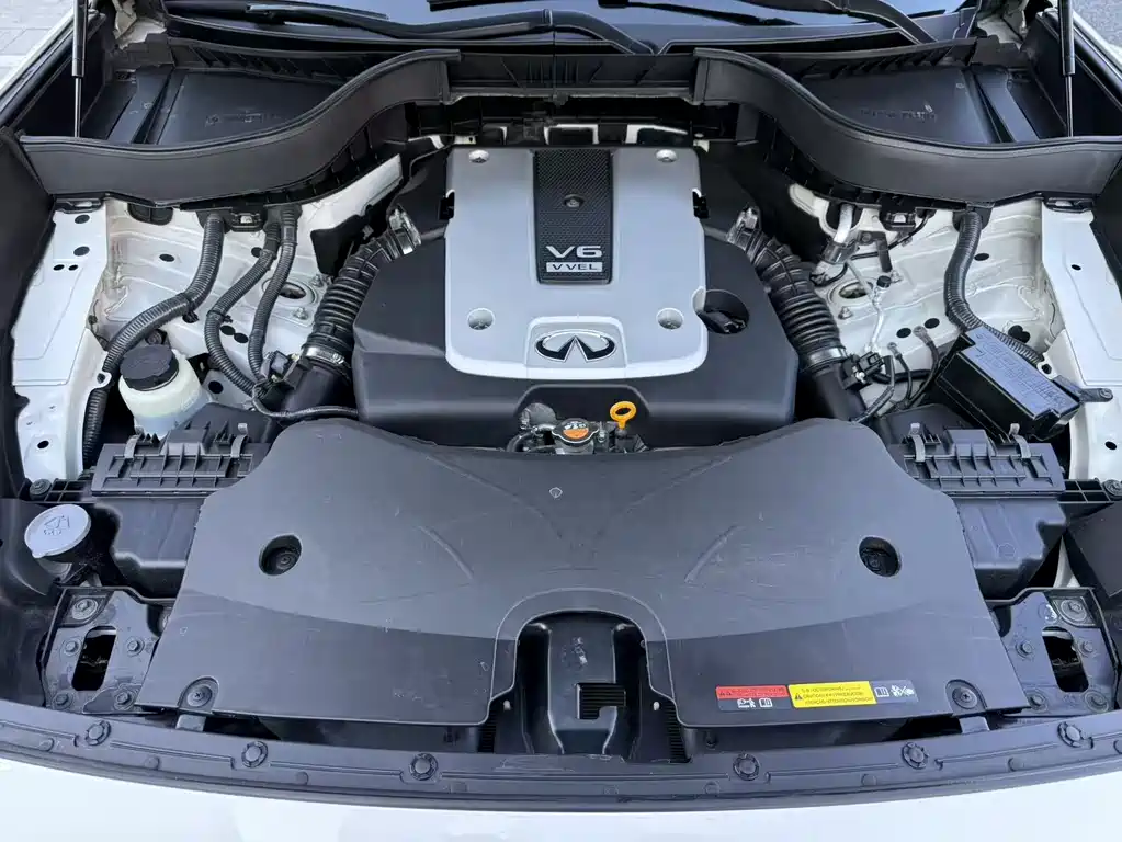 Infiniti QX70 2015 — фото 14
