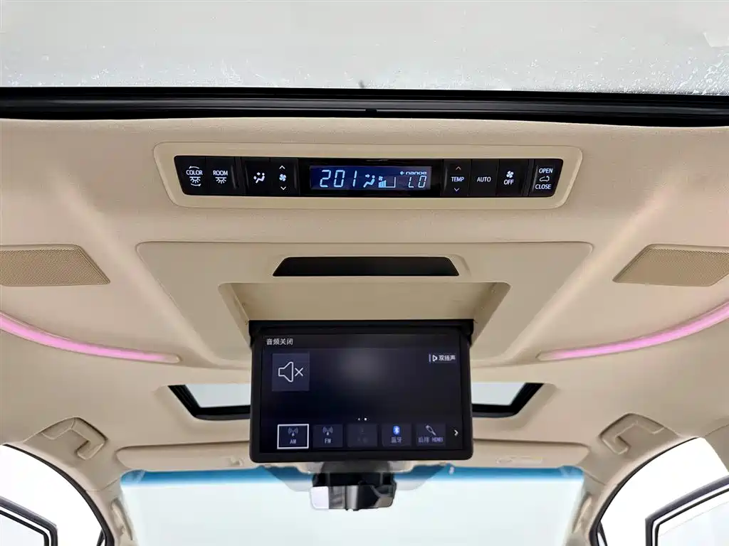 Toyota Vellfire 2022 — фото 17