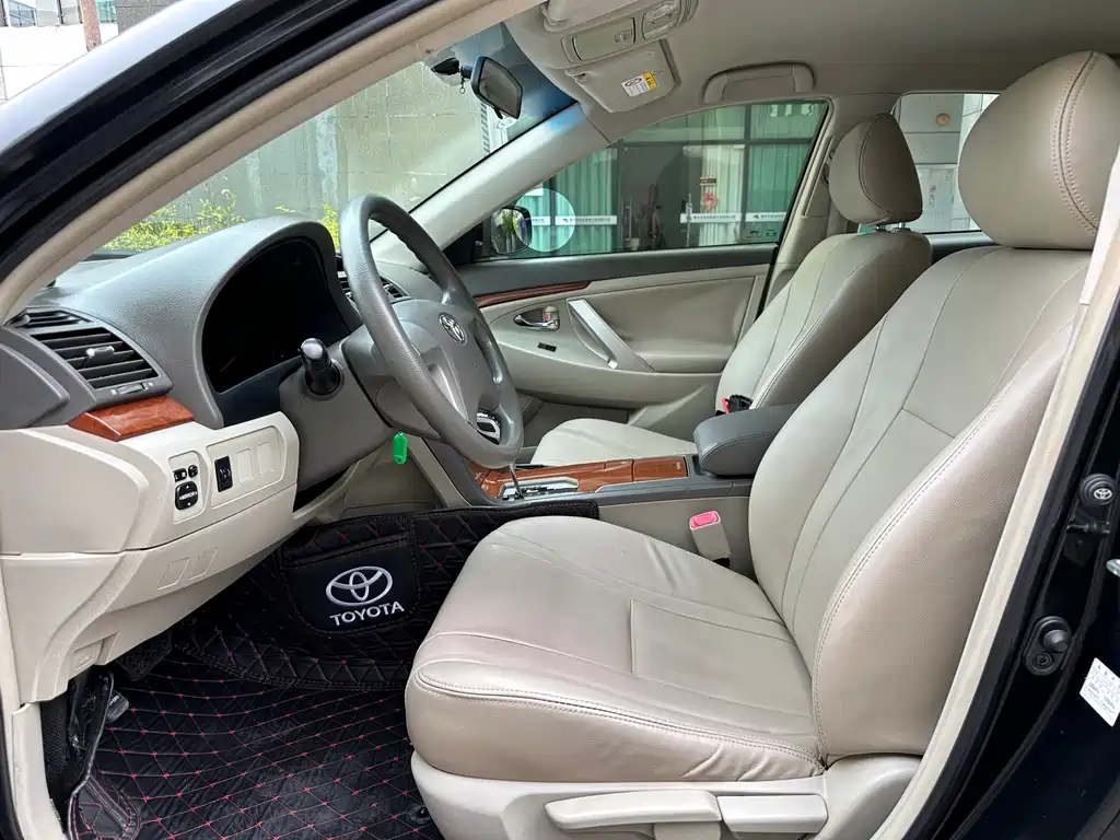 Toyota Camry 2016 — фото 4