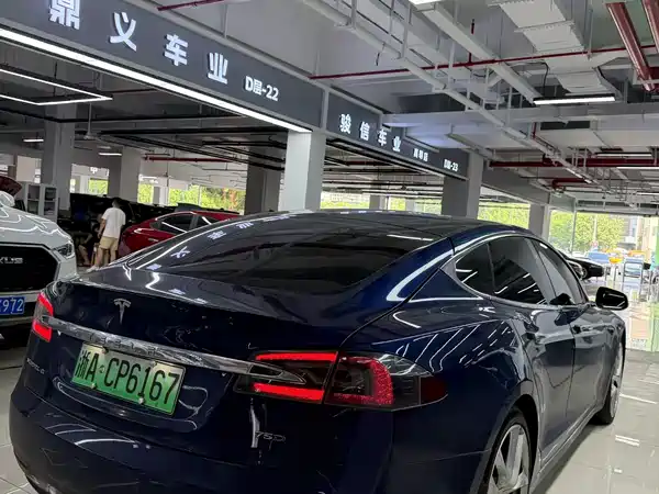 Tesla Model S 2018