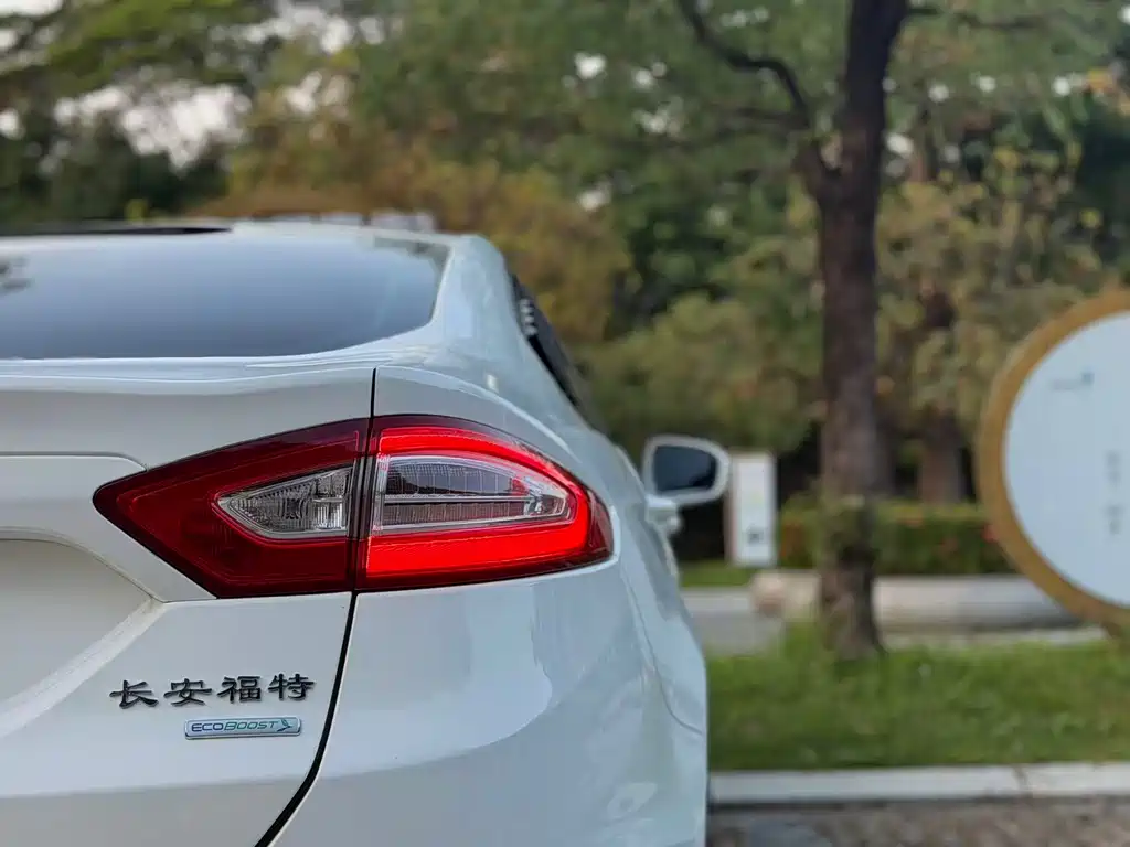 Ford Mondeo 2015 — фото 16