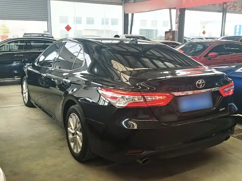 Toyota Camry 2022 — фото 5