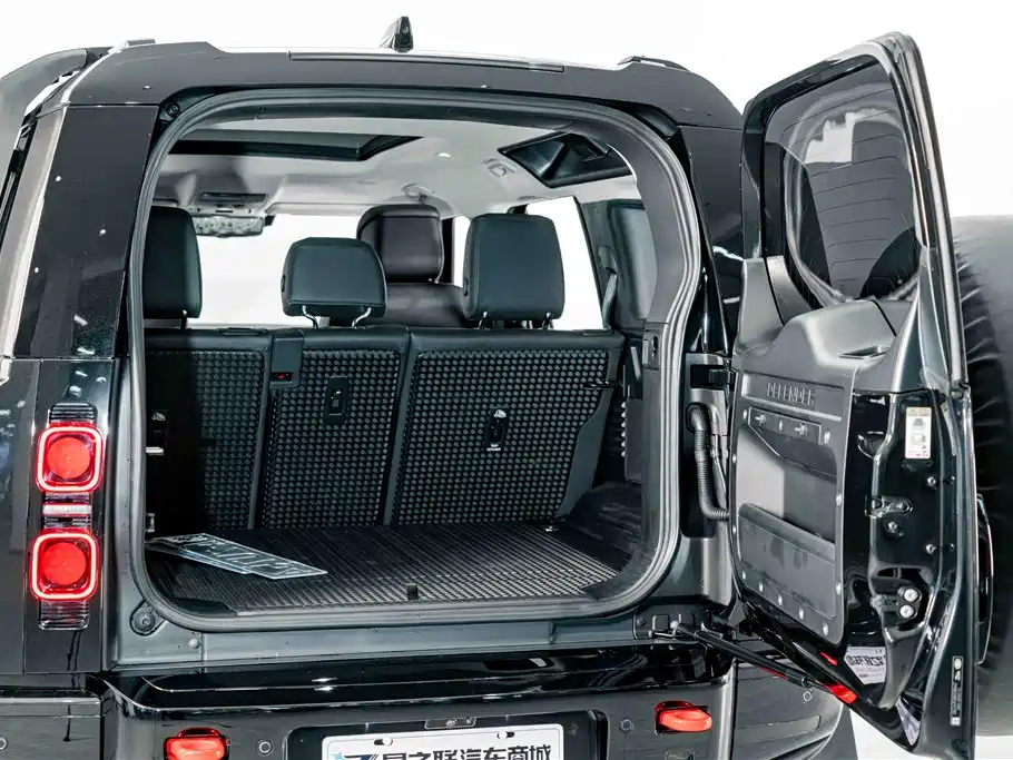 Land Rover Defender 2024 — фото 29