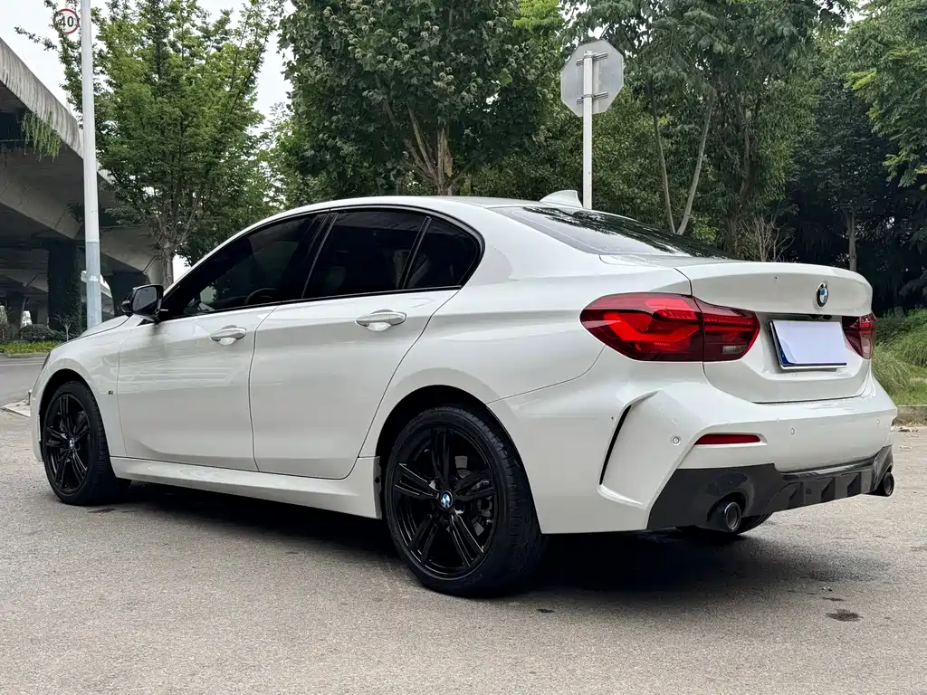 BMW 1 Series 2023 — фото 10