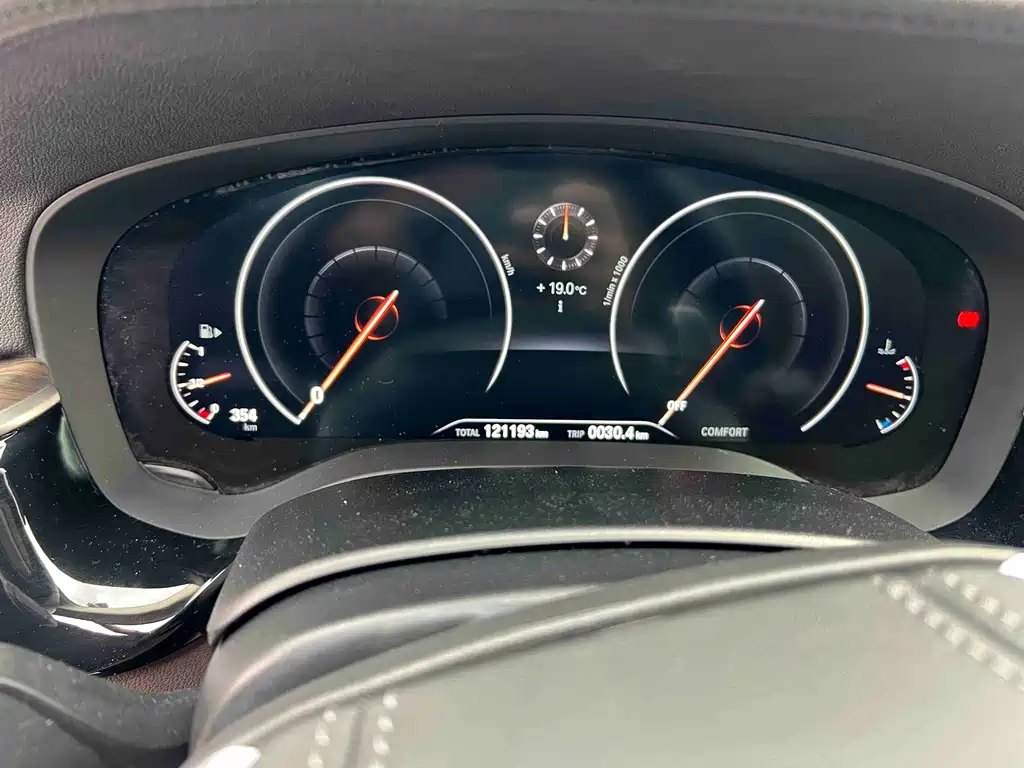 BMW 5 Series 2019 — фото 12