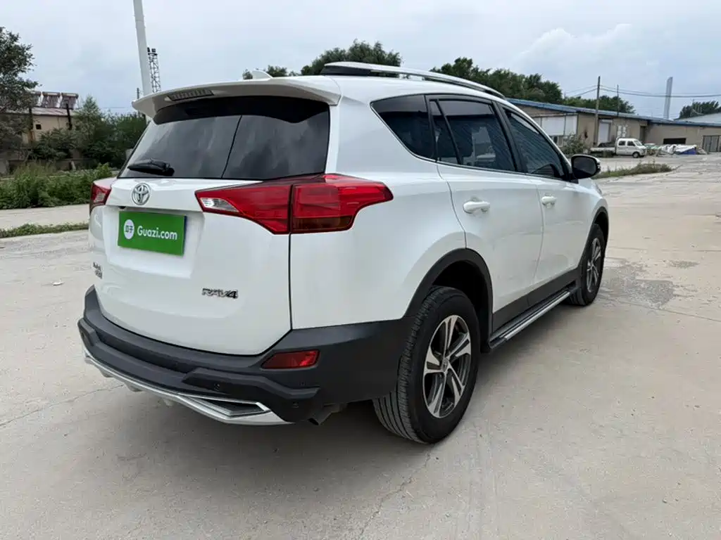 Toyota RAV4 2016 — фото 10