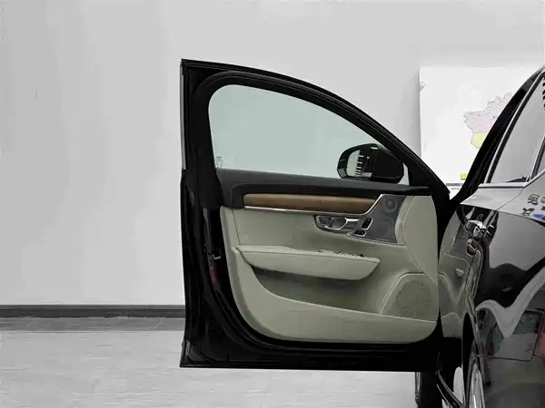 Volvo S90 Plug-In Hybrid 2018
