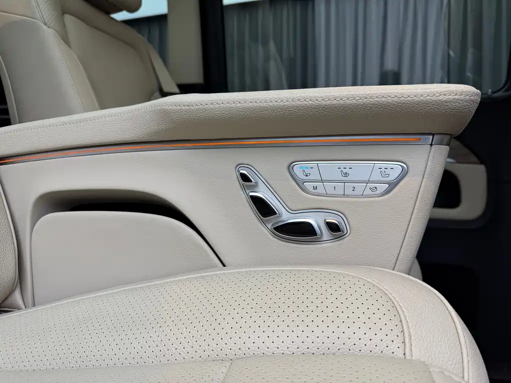 Mercedes-Benz V-Class 2020 — фото 23