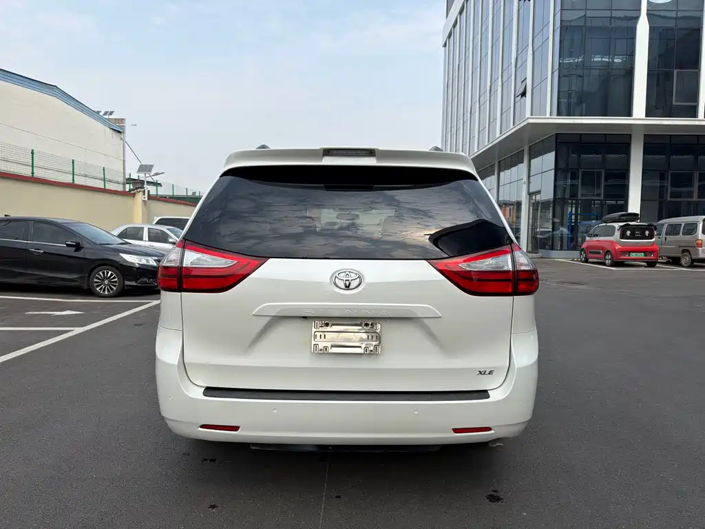 Toyota Sienna 2019 — фото 15
