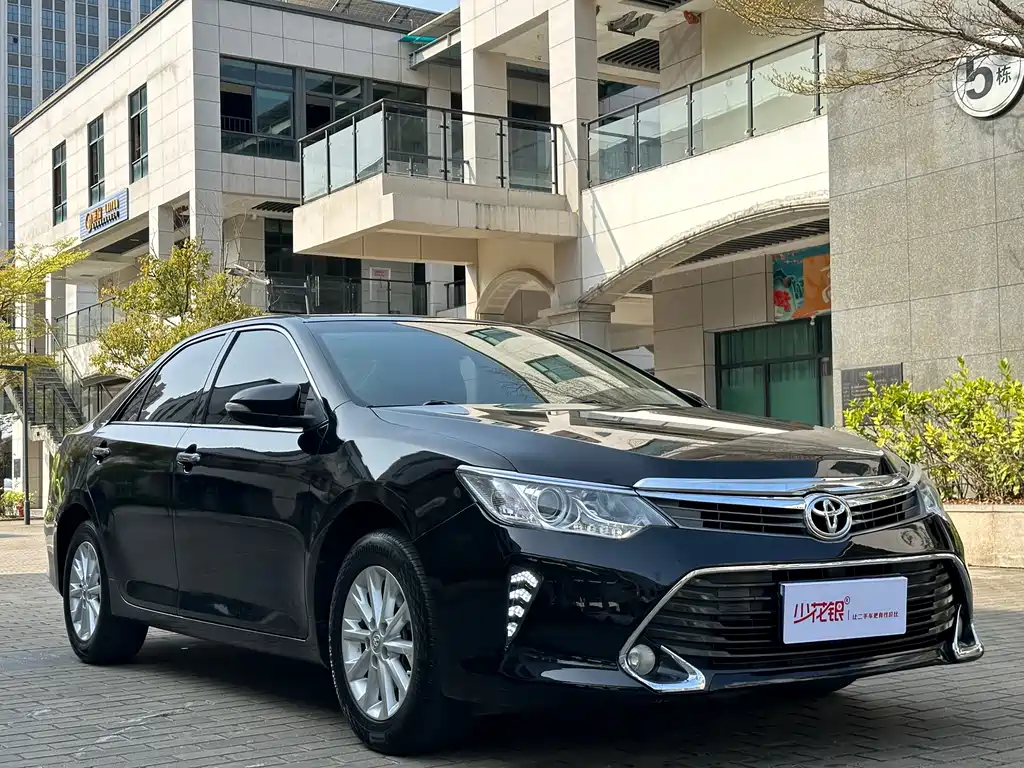 Toyota Camry 2016 — фото 3
