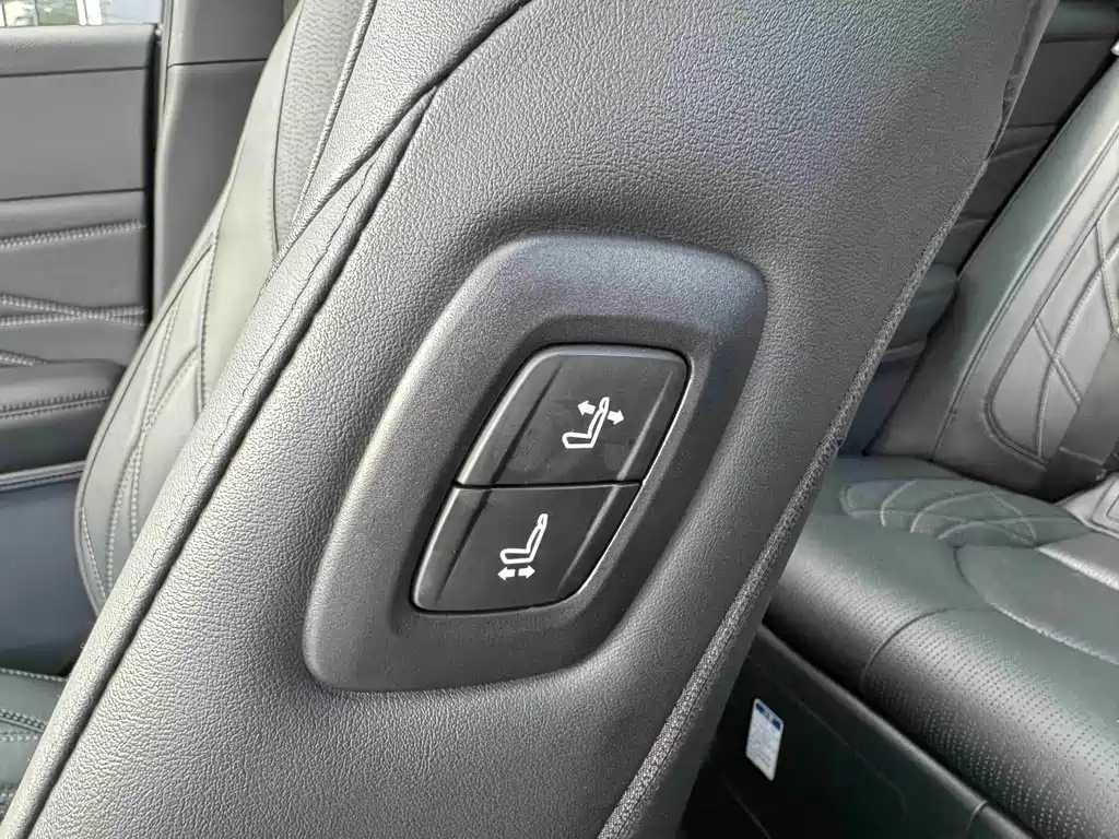 Toyota Avalon 2022 — фото 26