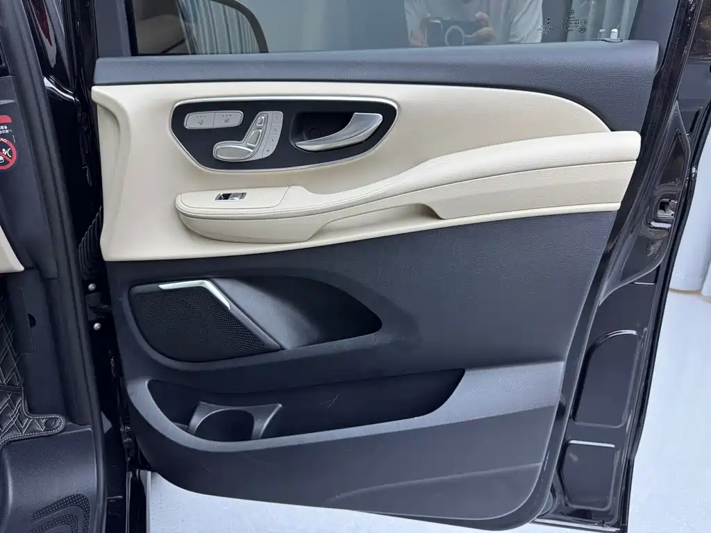 Mercedes-Benz V-Class 2020 — фото 11