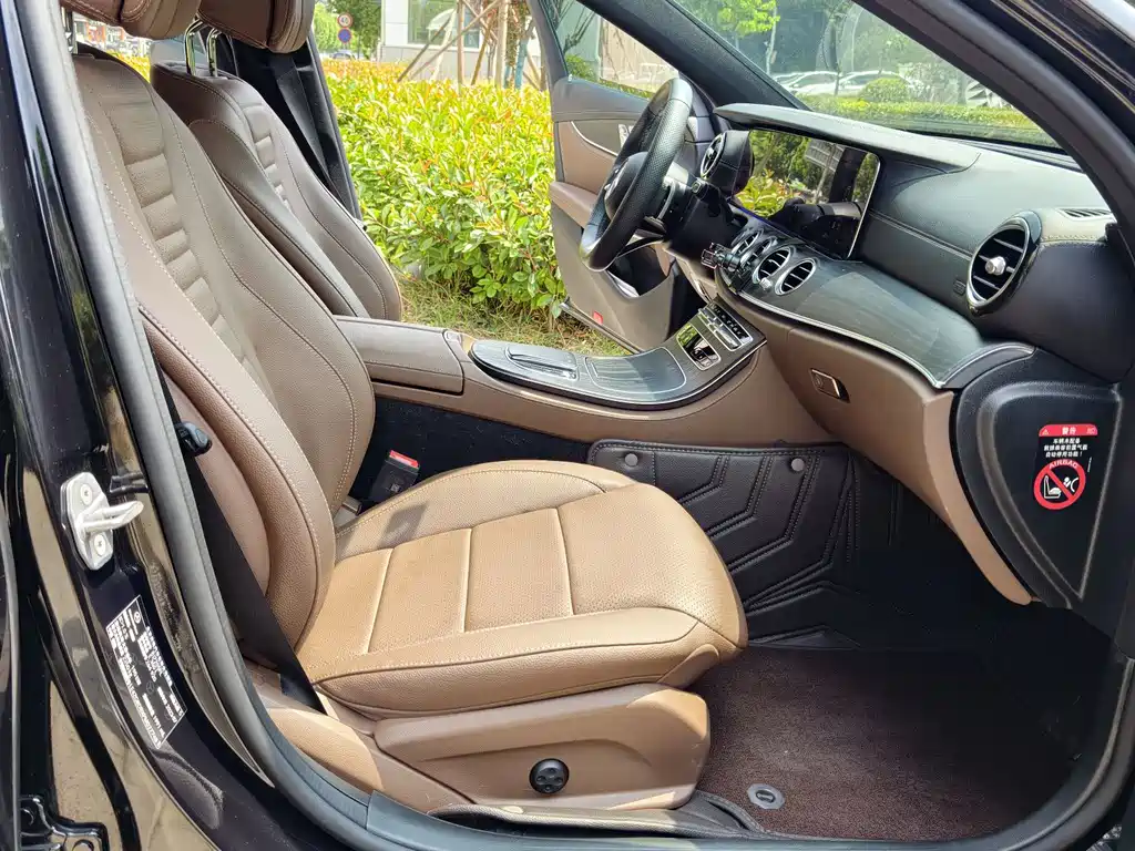Mercedes-Benz E-Class 2023 — фото 12