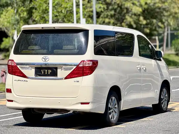 Toyota Alphard 2012