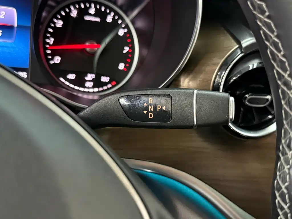 Mercedes-Benz V-Class 2022 — фото 10