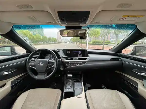 Lexus ES 2018