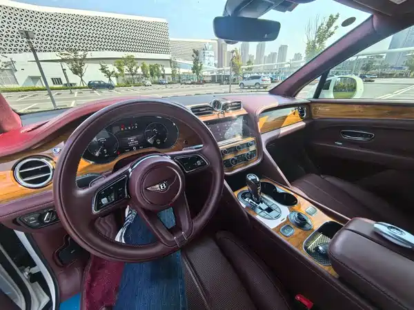 Bentley Bentayga 2021