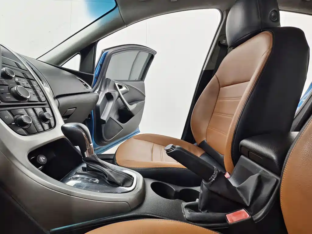 Buick Excelle 2014 — фото 12