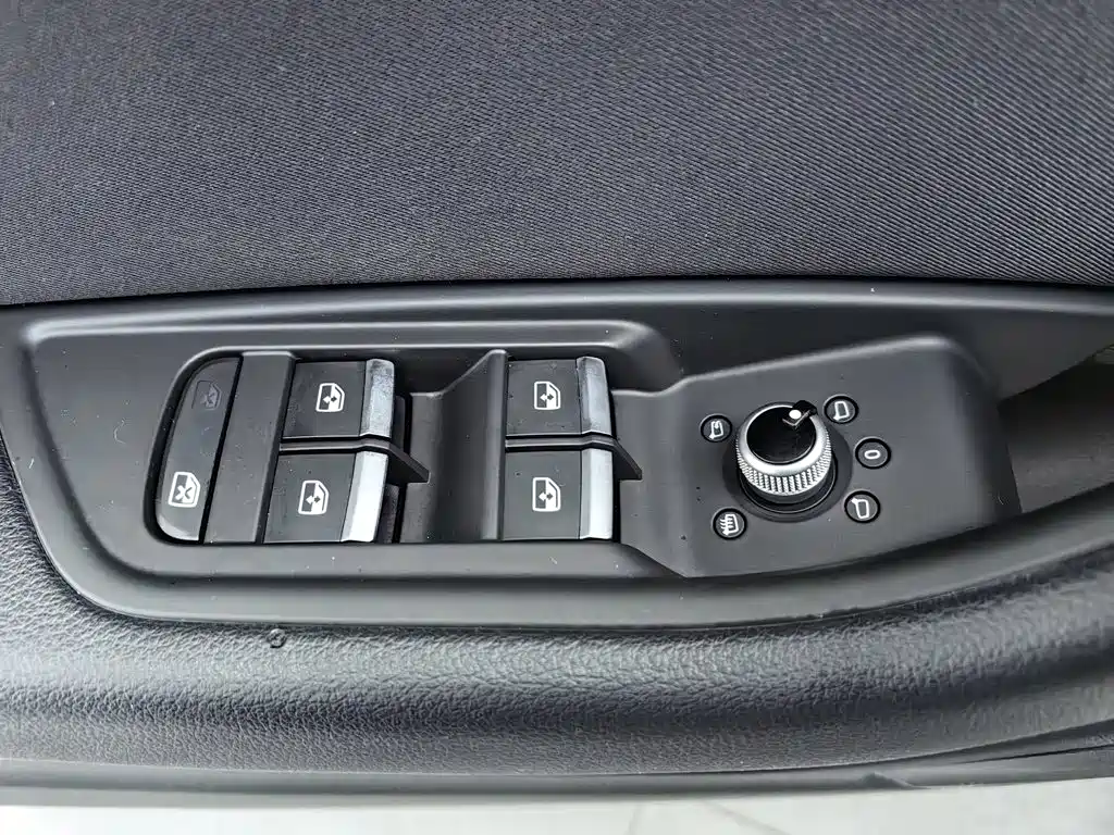 Audi A4L 2019 — фото 9