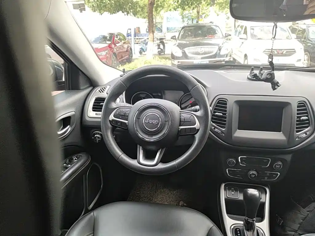 Jeep Compass 2019 — фото 11