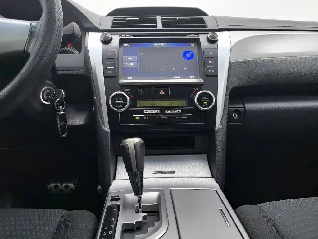 Toyota Camry 2013 — фото 12