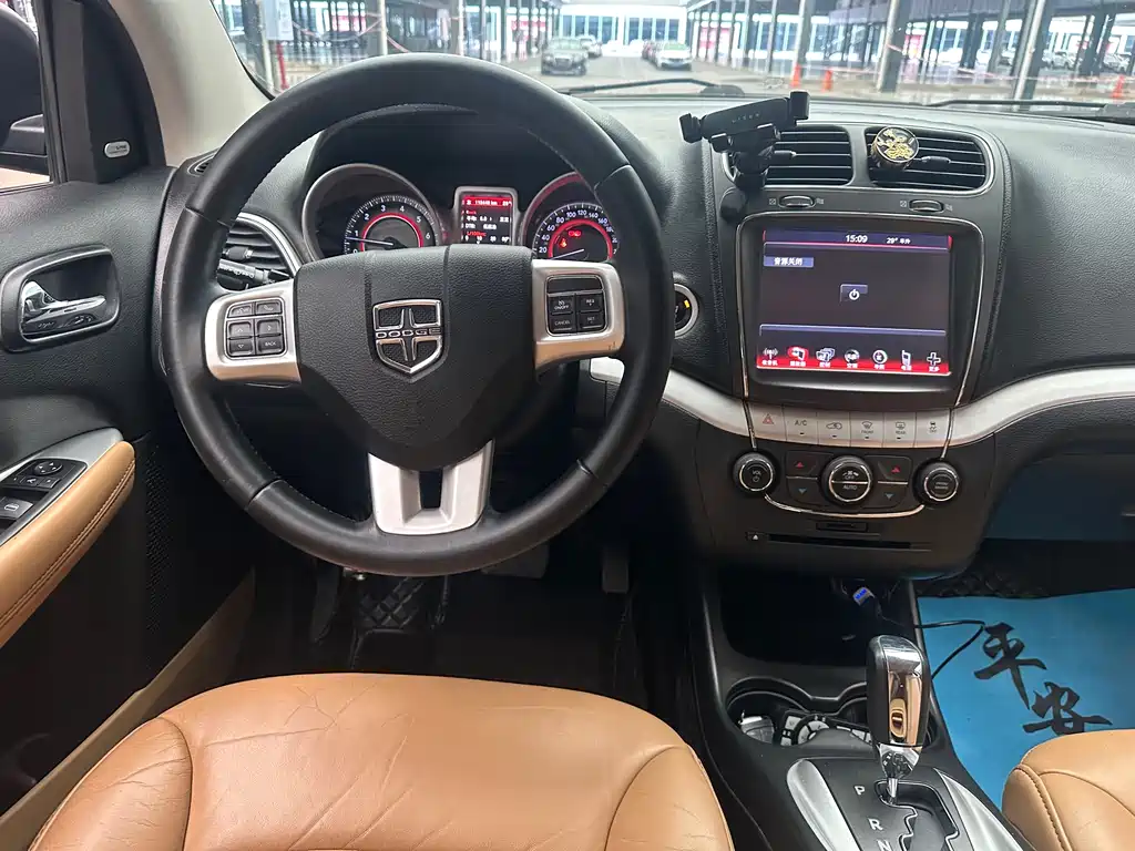 Dodge Journey 2016 — фото 11