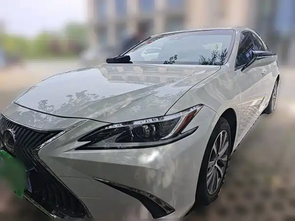 Lexus ES 2020