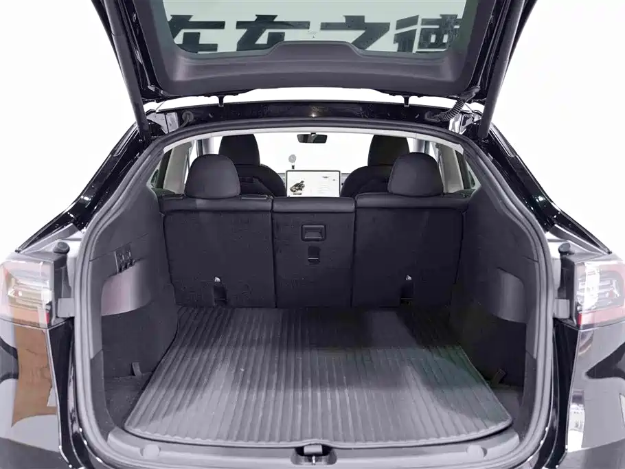 Tesla Model Y 2023 — фото 18