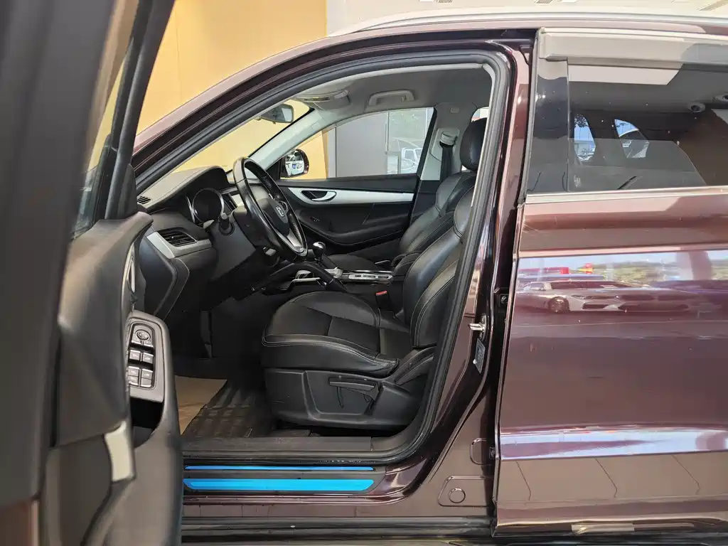 Zotye SR7 2016 — фото 13