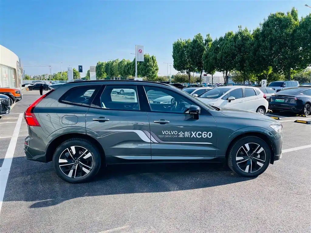 Volvo XC60 2025 — фото 7