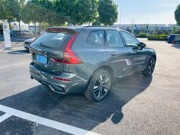Volvo XC60 2025