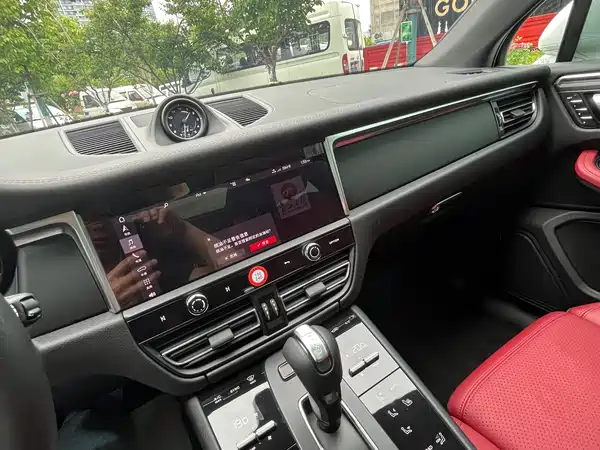 Porsche Macan 2022