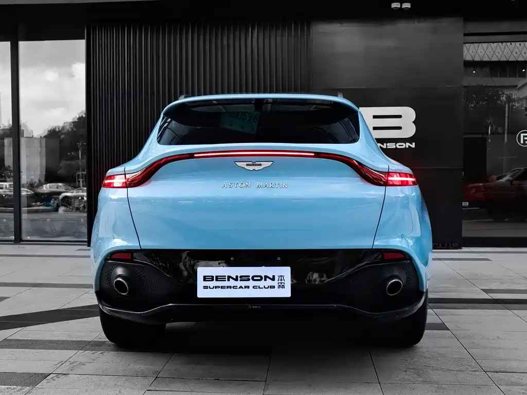 Aston Martin DBX 2022