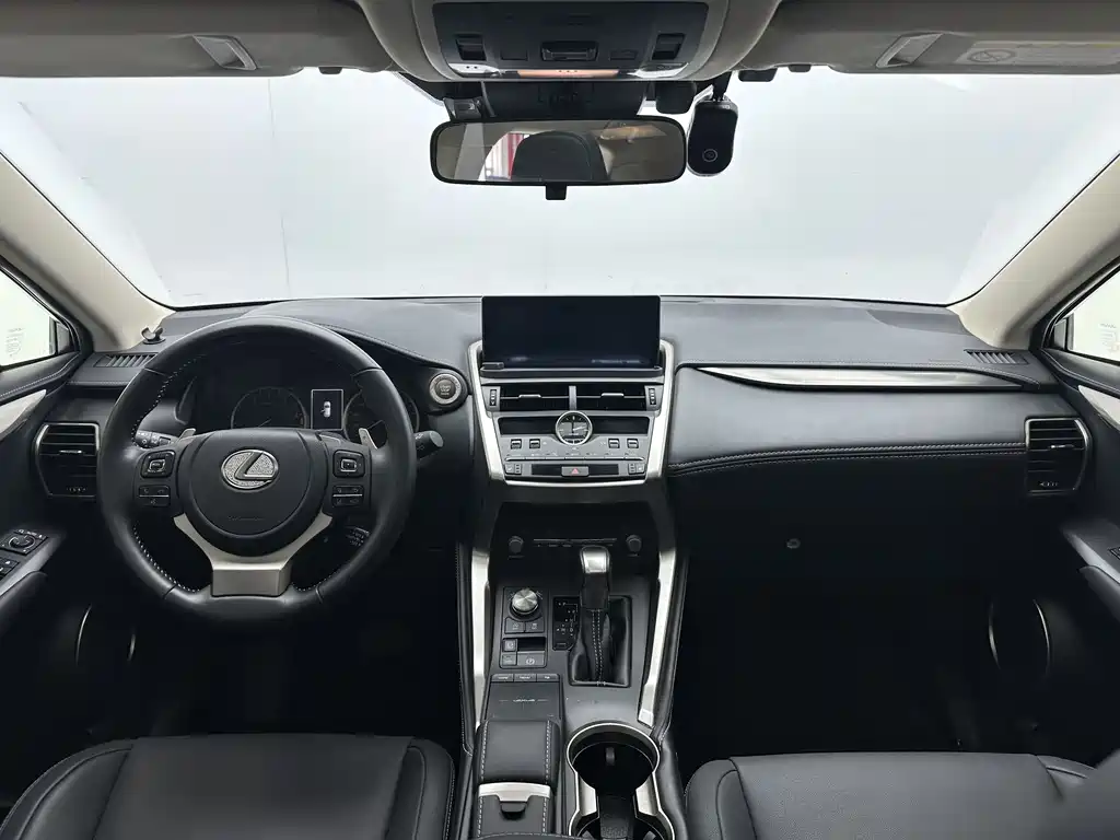 Lexus NX 2021