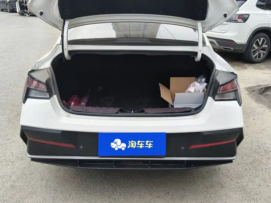 Hyundai Elantra 2025